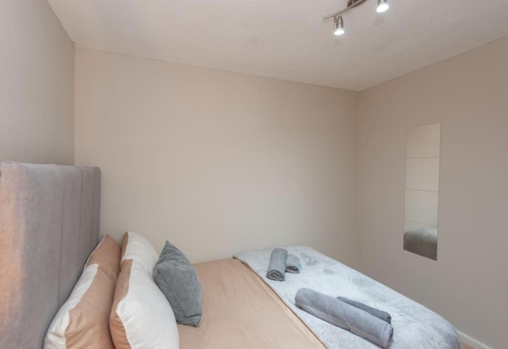 Leed City Centre - Armley Wortley Лидс Экстерьер фото